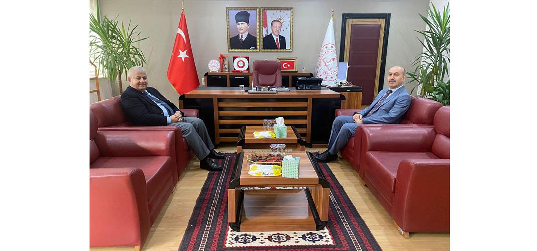 İl Müdürümüz Dr. Hüseyin Düzgün, görevine yeni başlayan İl Milli Eğitim Müdürü Selahattin Kal’a hayırlı olsun ziyaretinde bulundu...